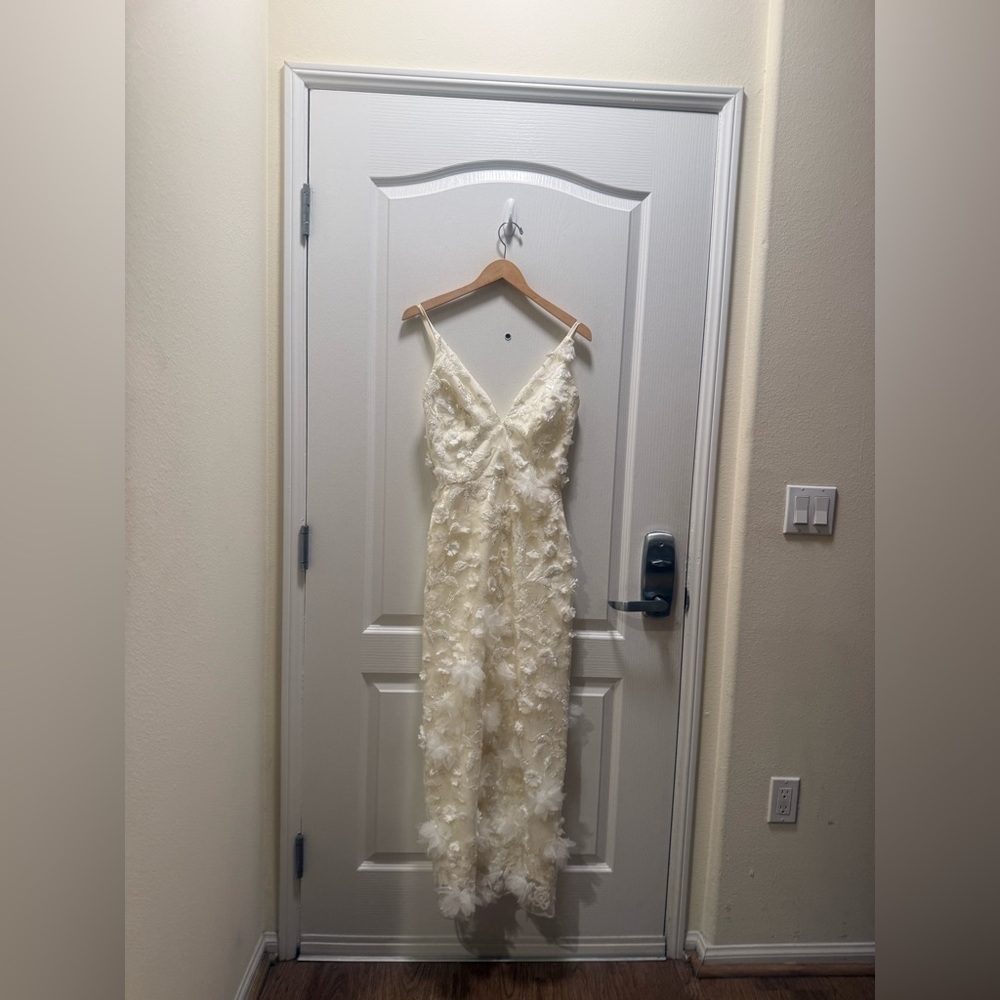 HELSI Nora Deep V-Neck Sequin & Applique Midi Dress Size XS off white NWOT - Picture 8 of 9